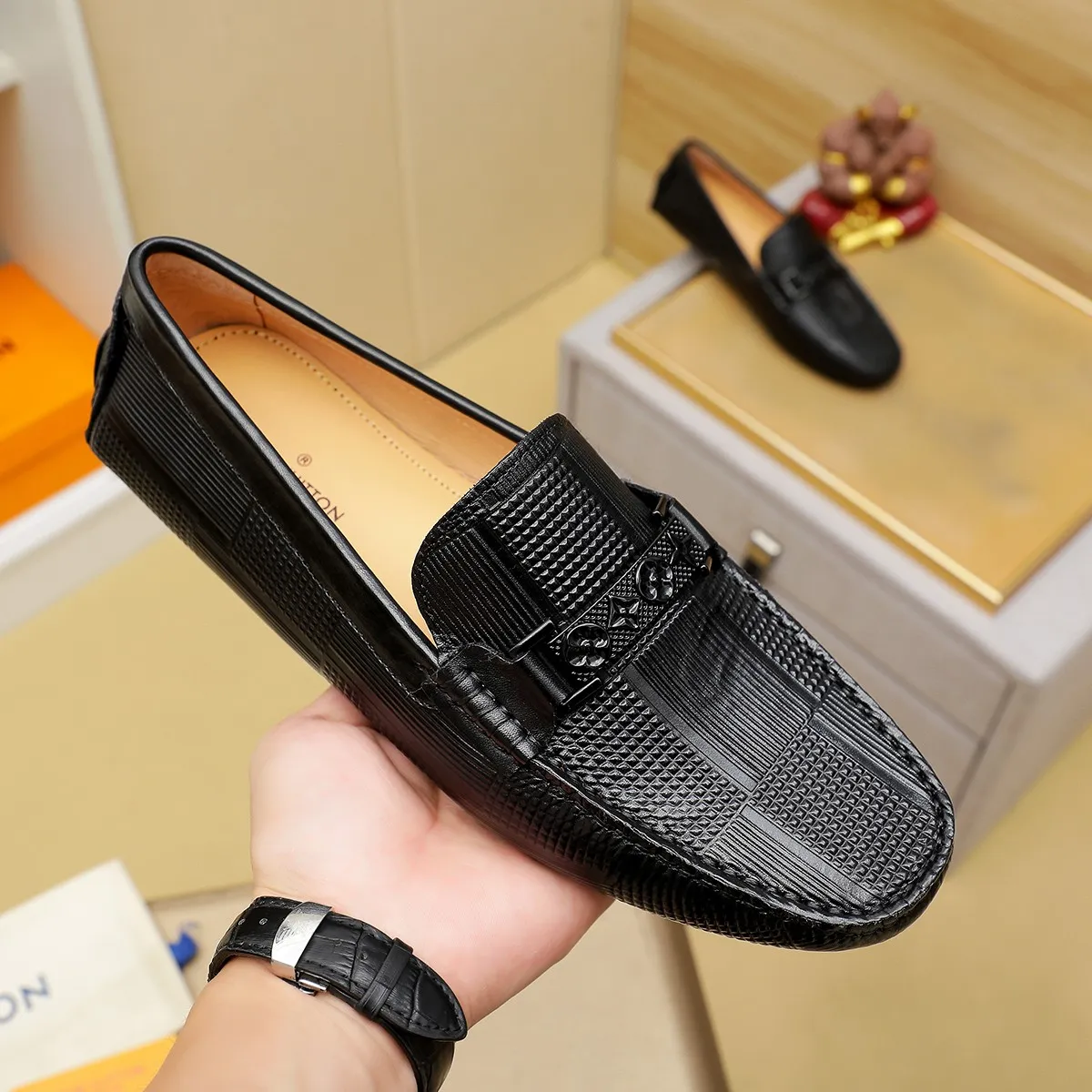 Men's shoes 💰360 💰 LV Louis Vuitton's top-quality Peaches men's shoes 💯Original copy of the official website, the upper is made of imported official website 1:1 material ❌Italian 🇮🇹 cowhide surface, imported pigskin lining. It’s definitely not made with ordinary craftsmanship, it’s the model used by celebrities! The factory’s craftsmanship is designed to create the most perfect shoes for trendy men! Colors available! 38-44 yards